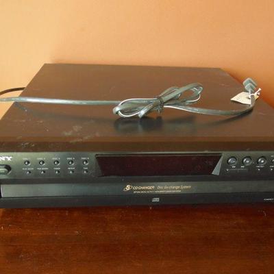 Lot 97: Sony CD Changer 5 Compact Disc Model CDP-CE275
