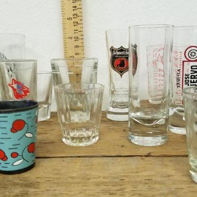 Lot 105 - Shot glasses lot