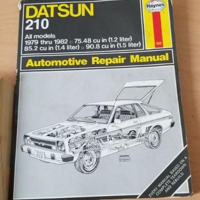 Lot 43 - Jeep Datsun Repair Manual