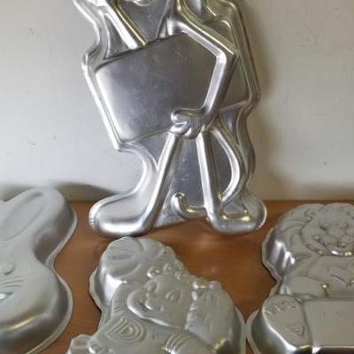 Lot 45 - Cake Jello Molds/pans