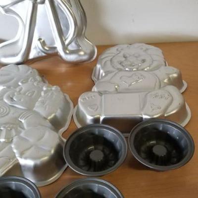 Lot 45 - Cake Jello Molds/pans