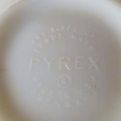 Lot 2 - Vintage Pyrex Cinderella Bowl 