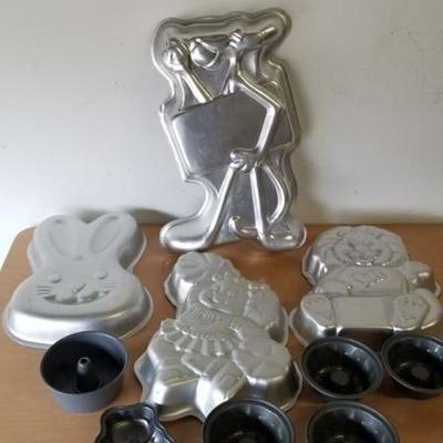 Lot 45 - Cake Jello Molds/pans