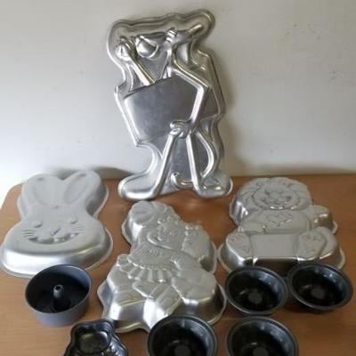 Lot 45 - Cake Jello Molds/pans