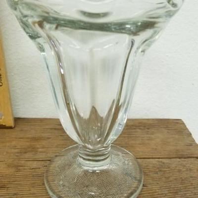 Lot 67 - Sundae Glass 