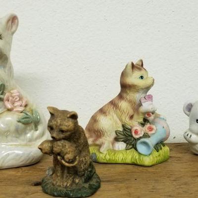 Lot 98 - Cat Figurine Lot