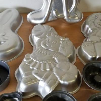 Lot 45 - Cake Jello Molds/pans