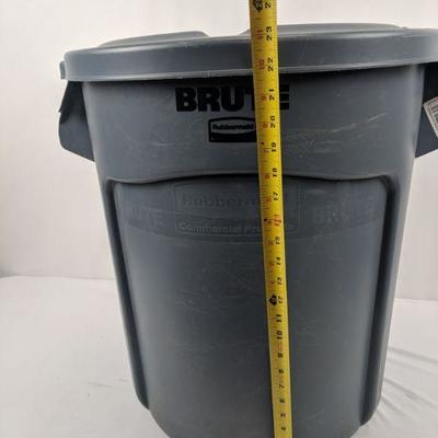 Grey Garbage Can w/Lid