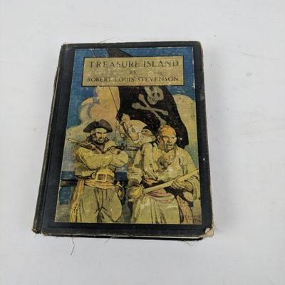 2 Vintage Books, Treasure Island & Peter Pan & Wendy