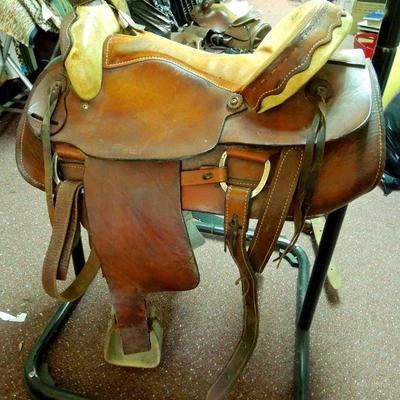  Lot 11: Gaited Tan and Brown 16" Pleasure Trail Saddle 