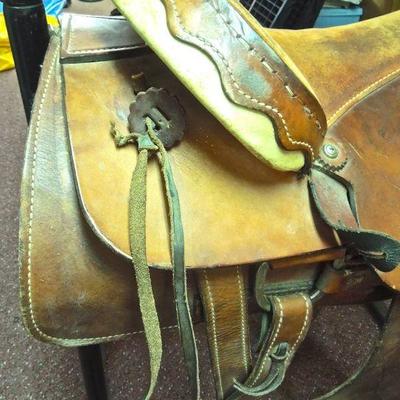  Lot 11: Gaited Tan and Brown 16" Pleasure Trail Saddle 