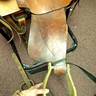  Lot 11: Gaited Tan and Brown 16" Pleasure Trail Saddle 