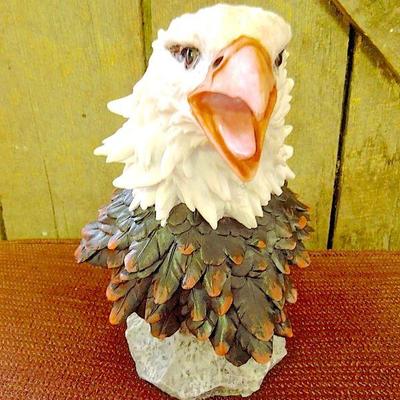Lot 37: Screaming Bald Eagle Statue Bust 11in