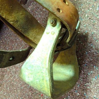  Lot 11: Gaited Tan and Brown 16" Pleasure Trail Saddle 