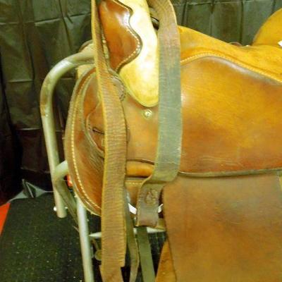  Lot 11: Gaited Tan and Brown 16" Pleasure Trail Saddle 