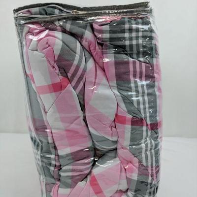 8 PC Queen Pink & Grey Plaid Coordinated Bedding Set - New