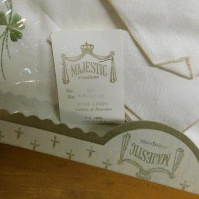 Vintage Majestic Creations 8pc Napkin and Mat Set Emboidered Linen