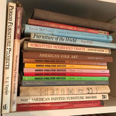 Lot 3 - Antique & Collectible Reference Library