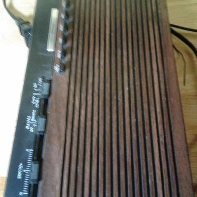 Vintage radio alarm clock works fine