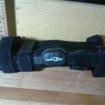Knee brace