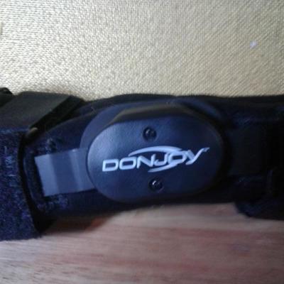 Knee brace