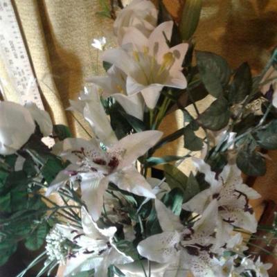 Vase and flowers 
