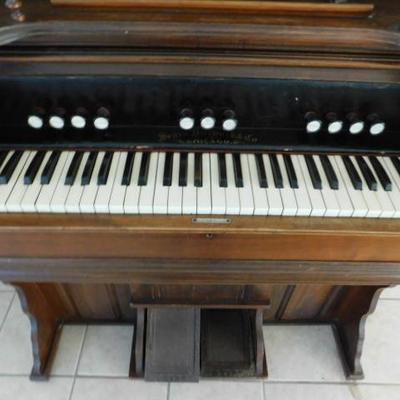 Antique Sears and Roebuck Walnut  Pump Organ 42