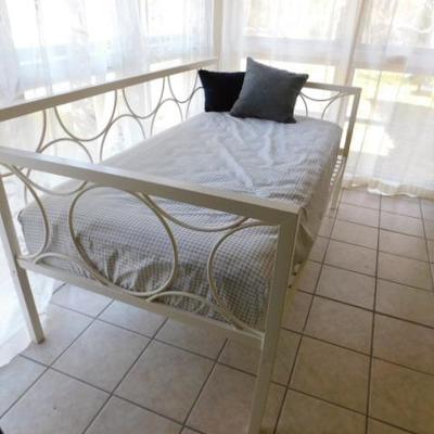 White Metal Frame Day Bed with Twin Serta Mattress 78
