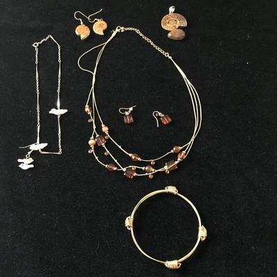 Lot 44 - Assortment of Jewelry Sets