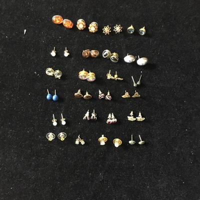 Lot 87 - Earrings 