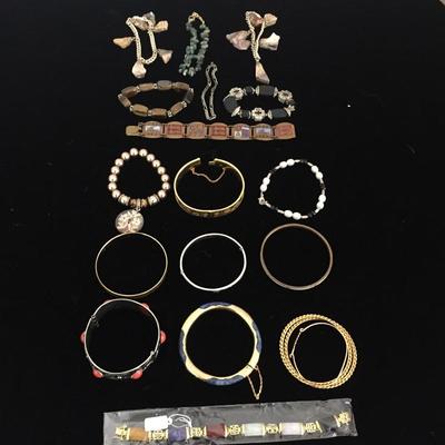 Lot 48 - Mixture of Bracelets