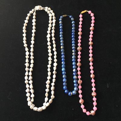 Lot 49 - Necklaces in Stone and Beads