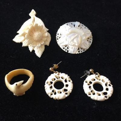 Lot 60 - Carved Jewelry 