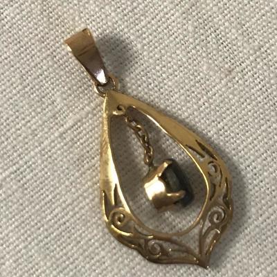 Lot 107 - 18K Pendant