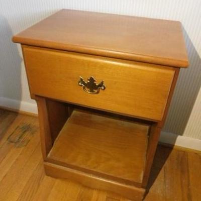 Maple Solid Wood Side Table with Drawer 
