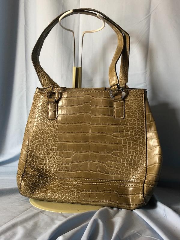 Green tommy hilfiger purse