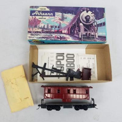 Vintage Model Train Athearn 1250 Caboose Santa Fe with Box. Needs Assembly