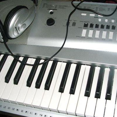 Yamaha Keyboard DGX 230  76 Keys