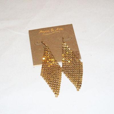 Anna & Ava Gold Mesh/Chain Mail Style Necklace & Matching Dangle Earrings   