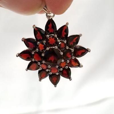 14 carat Garnet pendant / sterling