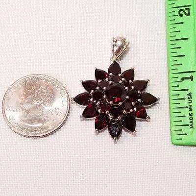 14 carat Garnet pendant / sterling