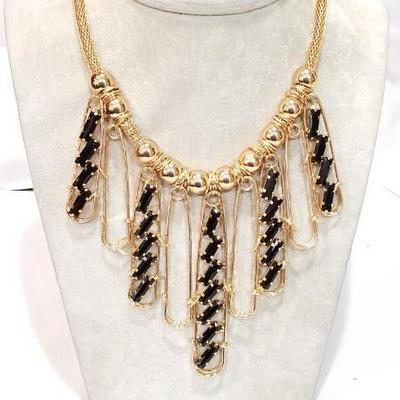 Statement fashion necklace. 