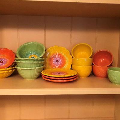 176: Small Plates and Bowls Set