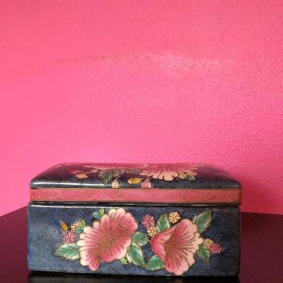 011: Black Folding Table, Purple Vase with Silk Flowers, Ceramic Box