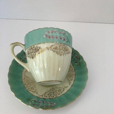 025: Tea Cups and Vase 