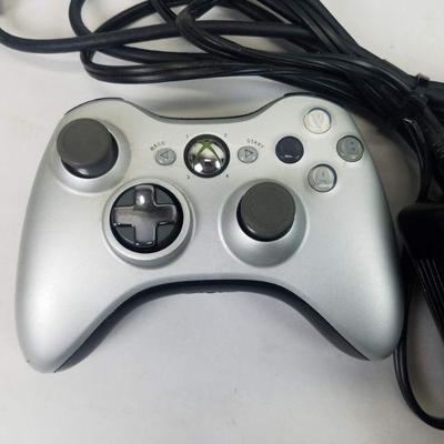 Xbox 360 with Controller & Rechargeable Battery Charge Base. Tested, Works
