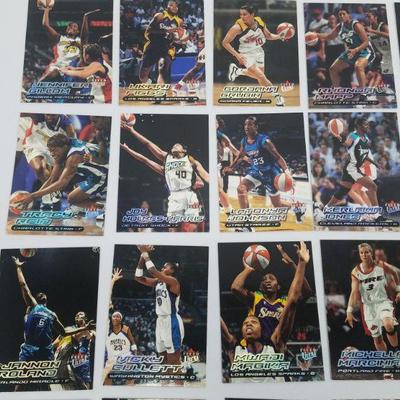 35 WNBA Fleer Basketball Cards: 33 from 2000, (1)1996 (1)1994