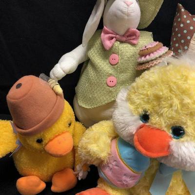 Lot 100 Easter Pillow, Easter Bunny and Chick