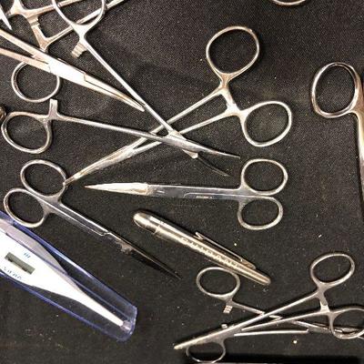 Medical tools: scissors LOT 71