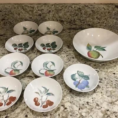 Kaiser set of 9 bowls and one larger bowl